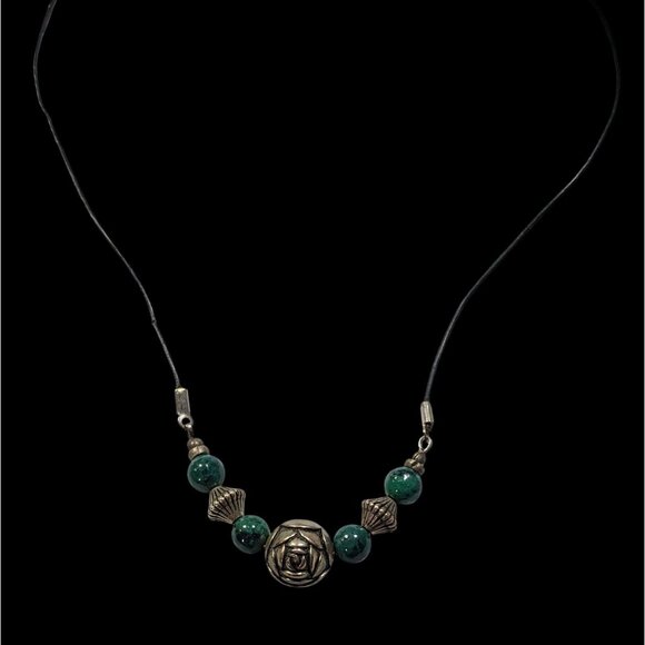 Floral Green Jasper And Silver Tone Beaded Necklace - Picture 4 of 6